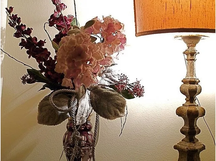 vaso di fiori finti