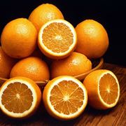 L'olio essenziale di arancio è estratto dalla scorza del frutto