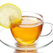 Una tazza di tisana al limone aiuta la digestione