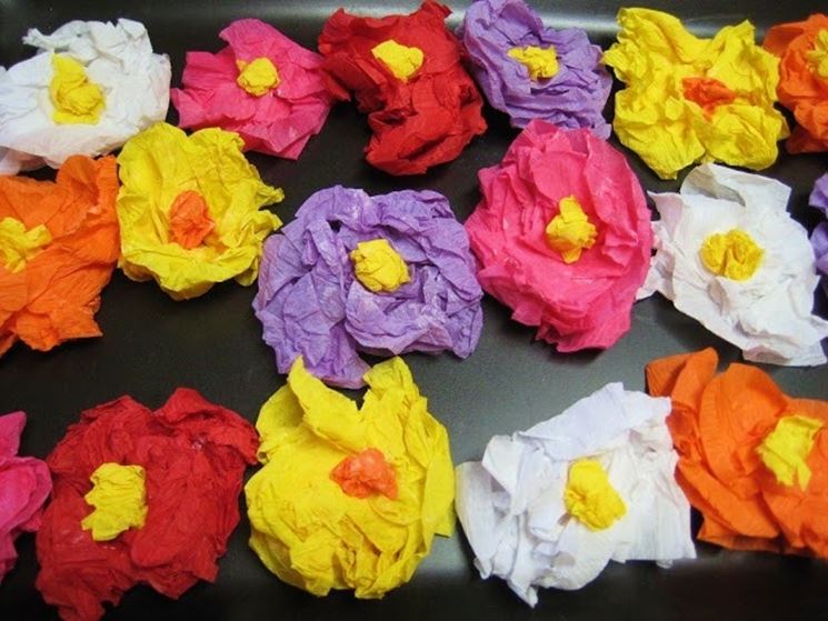 Fiori di carta crespa per bambini